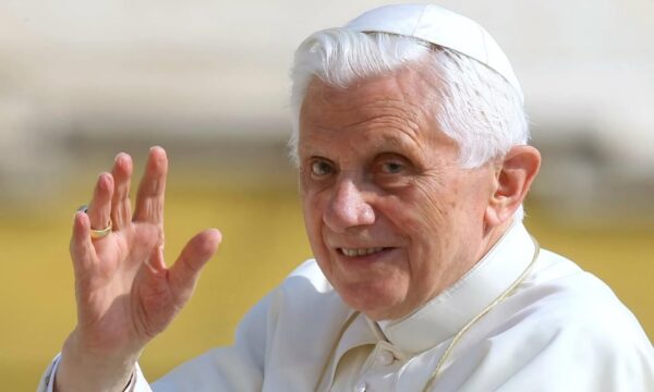 Una preghiera per Benedetto XVI
